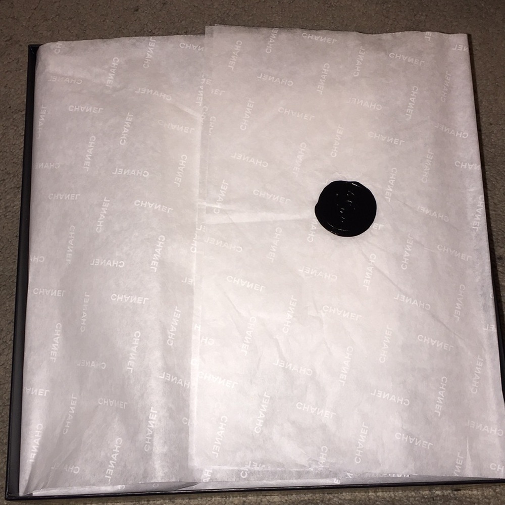 Authentic Chanel box - Picture 3 of 9